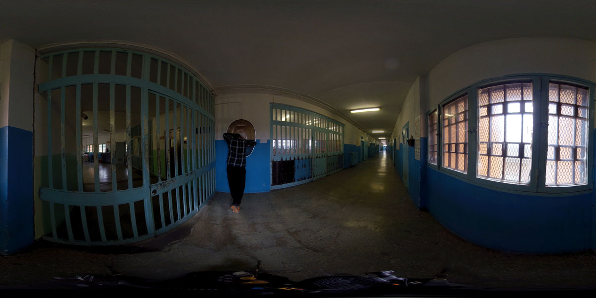 VR Free Turin prison